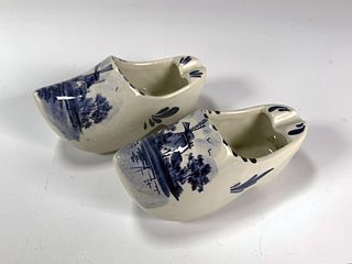 2 HAND PAINTED DELFT SHOES ASHTRAYS