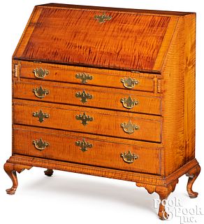 New England Queen Anne tiger maple desk, 18th c.