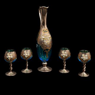 JUEGO DE LICORERA ITALIA SIGLO XX Elaborado en cristal de Murano En color azul claro Detalles florales en relieve y esmalt...