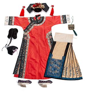 QING DYNASTY MANCHU SILK EMBROIDERED WOMEN'S ROBE WITH ACCESSORIES