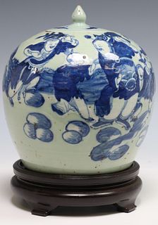 CHINESE BLUE & WHITE PORCELAIN GINGER JAR ON BASE