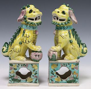 (2) CHINESE PORCELAIN GUARDIAN FOO LIONS