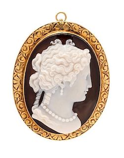 A Victorian Yellow Gold and Agate Cameo Pendant/Brooch, 26.90 dwts.