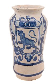 ALBARELO. EUROPA, SIGLO XVIII. En cerámica policromada, decorado con escudo de la orden de los Jerónimos.