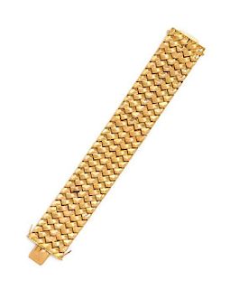 * An 18 Karat Yellow Gold Bracelet, 33.00 dwts