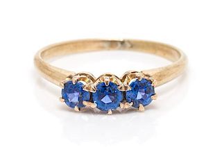 An Edwardian Yellow Gold and Sapphire Ring, 1.30 dwts.