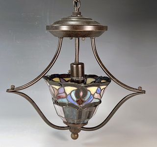 PENDANT LAMP WITH TIFFANY STYLE SHADE