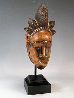 BAULE MASK ON STAND