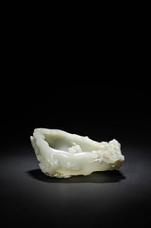 A pine tree patterned jade brush washer,Qing Dynasty,China