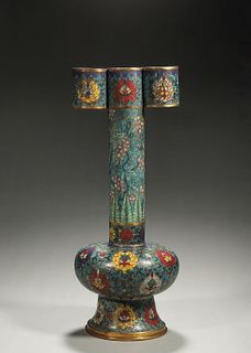 An interlocking flower patterned double-eared cloisonne vase,Qing Dynasty,China