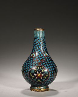 A flower patterned cloisonne vase,Qing Dynasty,China