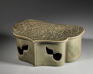 A flower carved Cizhou kiln porcelain pillow,Song Dynasty,China