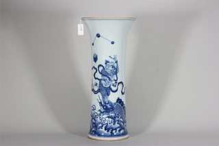 A blue and white porcelain beaker vase,Qing Dynasty,China