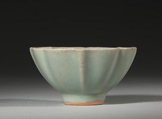 A Longquan kiln porcelain bowl,Song Dynasty,China