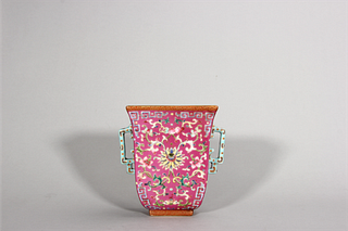 A flower patterned double-eared red porcelain jue cup,Qing Dynasty,China