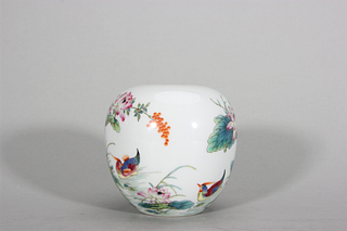 A famille rose flower porcelain water pot,Qing Dynasty,China