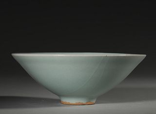 A Longquan kiln porcelain bowl,Song Dynasty,China