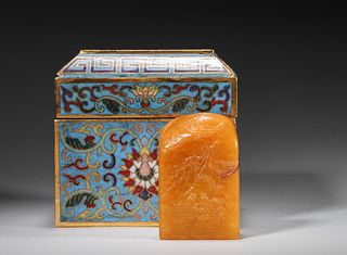 A carved tianhuang Shoushan soapstone seal with a cloisonne box,Qing Dynasty,China