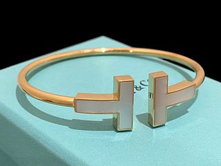 Tiffany T Wide Mother-of-pearl Wire Bracelet in 18k yellow Gold