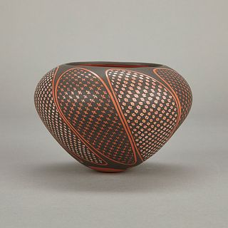 Ismael Flores Mata Ortiz Ceramic Pot