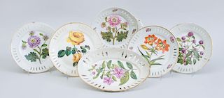 SET OF EIGHT COALPORT PORCELAIN PLATES, A MATCHING OVAL DISH AND A SHELL DISH, ATTRIBUTED TO ANTICE, HORTON & ROSE