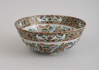 CHINESE EXPORT PORCELAIN "BUTTERFLY" BOWL