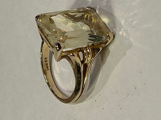 14K Gold Ring w Emerald Cut Stone