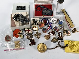 LOT OF COLLECTIBLE PINS