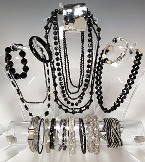 BLACK AND SILVER JEWELRY LOT