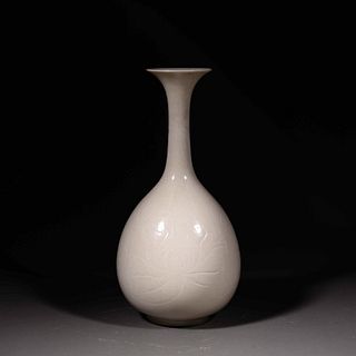 Ding Kiln White Glaze Engraved Vase,Song Dynasty,China
