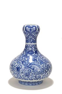 A Blue and White Dragon Garlic-Head-Shaped Vase