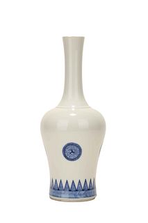 A Blue and White Mallet-Shaped Vase