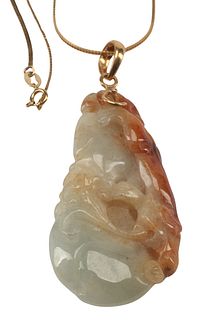 ESTATE CHINESE CARVED JADE PENDANT ON 14KT YELLOW GOLD CHAIN