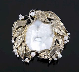 LONI ANDERSON PEARL AND MOTHER-OF-PEARL CAMEO "LOVERS" BROOCH