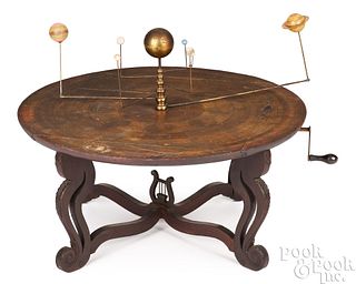Footed mechanical orrery