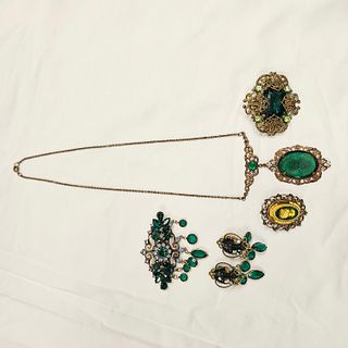 Emerald Green Vintage Jewelry Suite 