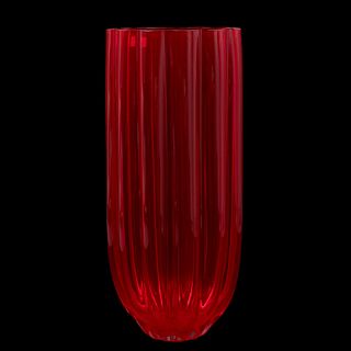 FLORERO POLONIA SIGLO XX Elaborado en cristal color rojo De la marca Watra Diseño orgánico lobulado 50 cm altura Detal...