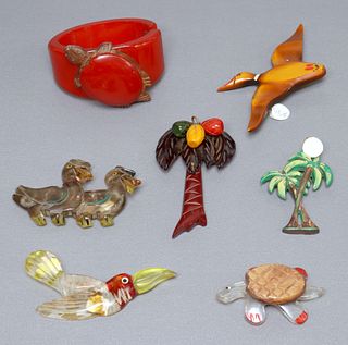 (7) VINTAGE BAKELITE & OTHER FIGURAL BROOCHES & TURTLE CUFF