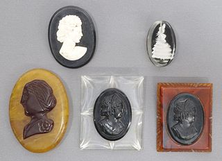 (5) VINTAGE BAKELITE, OTHER PLASTIC CAMEO & FIGURAL BROOCHES