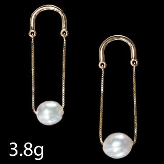 PAIR OF PEARL GOLD EARRING