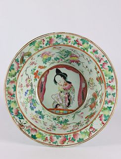 A fine Chinese Famille rose-verte charger, 19th C