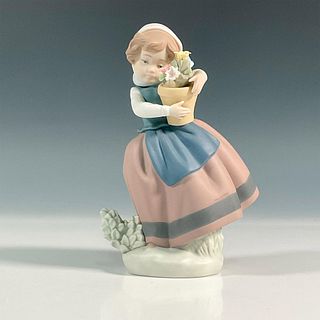 Spring Is Here 1015223 - Lladro Porcelain Figurine