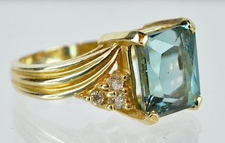 14kt Gold, Aquamarine & Diamond Ring