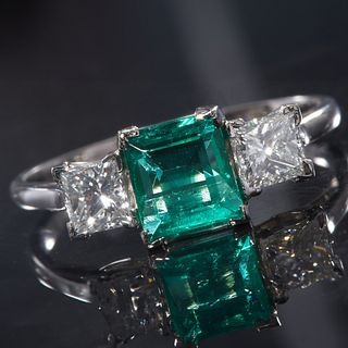 COLOMBIAN EMERALD AND DIAMOND 3-STONE RING