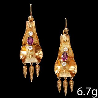 VICTORIAN PAIR OF GOLD EARRINGS