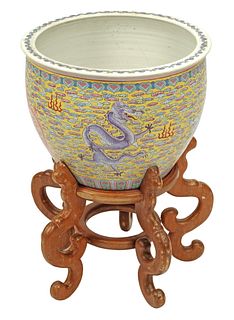 CHINESE FAMILE ROSE YELLOW-GROUND PORCELAIN FISHBOWL ON STAND