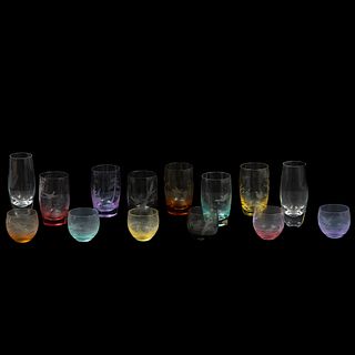 JUEGO DE VASO Y COPAS CHECOSLOVAQUIA SIGLO XX Elaborados en cristal de colores Diferentes tamaños Detalles de conservación...