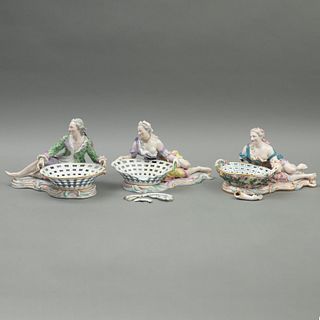 DULCEROS ALEMANIA SIGLO XX Elaborados en porcelana policromada  Dos sellados Meissen Diseños antropomorfos  Detalles cal...