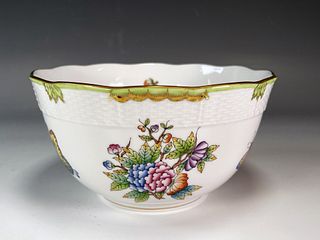 HEREND HAND PAINTED QUEEN VICTORIA GREEN BOWL