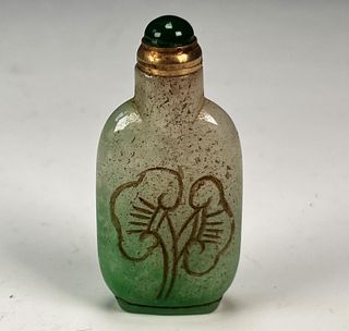 JADE SNUFF BOTTLE CARVED WITH LINGZHI